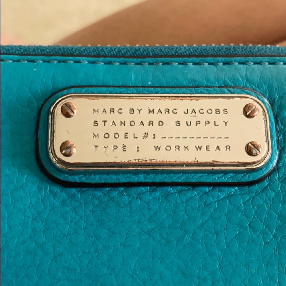 Marc jacobs teal phone wallet - Picture 2 of 5